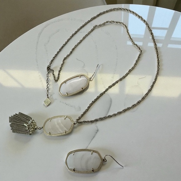 Kendra Scott Rayne Mother of Pearl Necklace & Earrings Set - Picture 7 of 8